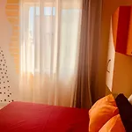 Hotel apartamentowy Family Tree - Water Available - Self Check In 3*