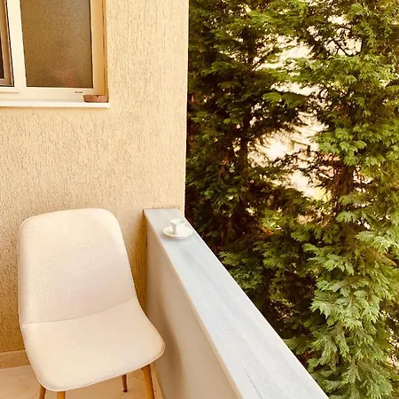 Aparthotel Family Tree - Water Available - Self Check In Golem (Tirana)