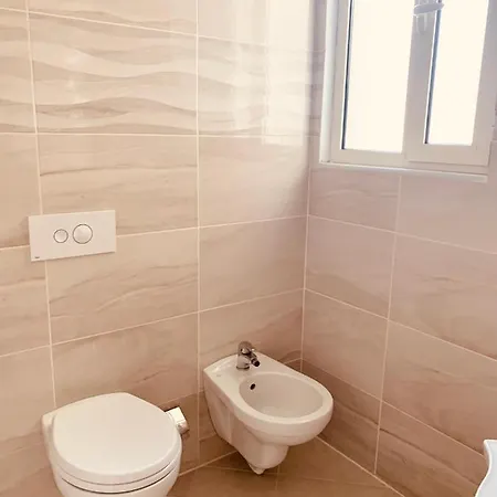 Family Tree - Water Available - Self Check In Aparthotel Golem (Tirana)