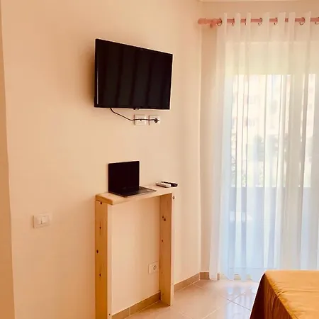 Family Tree - Self Check In 24-7 Apartmanhotel 3*