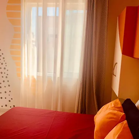 Hotel apartamentowy Family Tree - Water Available - Self Check In 3*