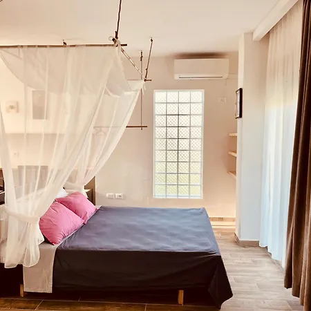 Апарт-отель Family Tree - Water Available - Self Check In 3*