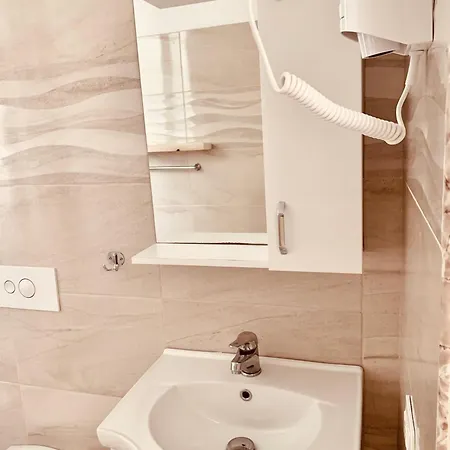 Aparthotel Family Tree - Quiet Area - Self Check In Golem (Tirana)