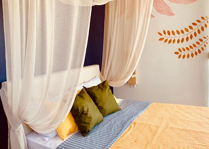 Апарт-отель Family Tree - Water Available - Self Check In 3*