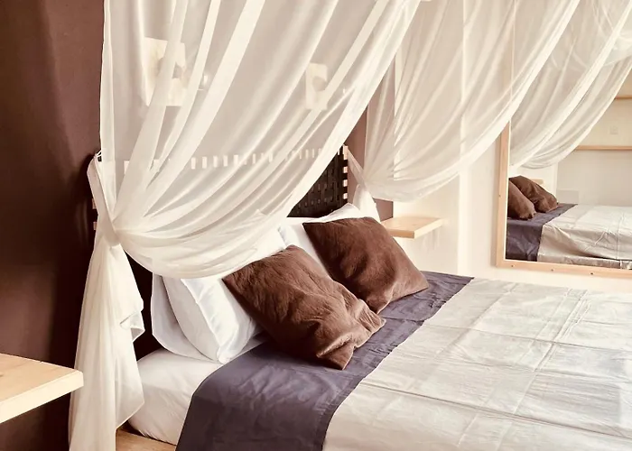 Family Tree - Water Available - Self Check In 아파트호텔